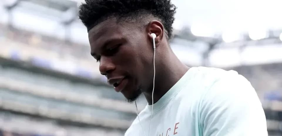 Player wearing earphones before the match