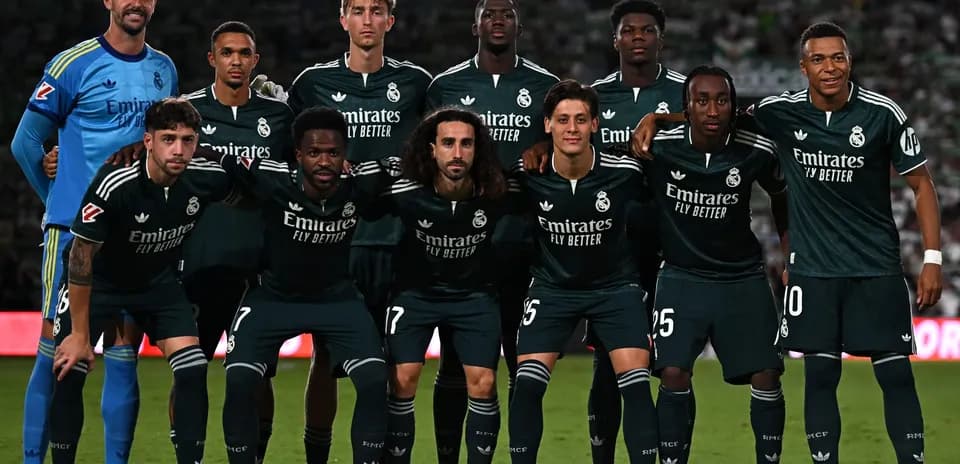 Real Madrid team lineup before La Liga match