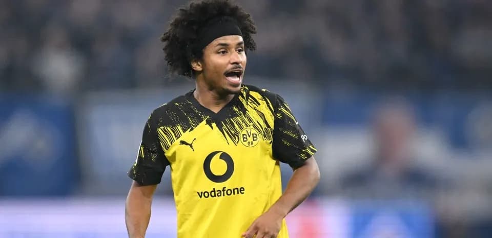 Player wearing Borussia Dortmund jersey during match