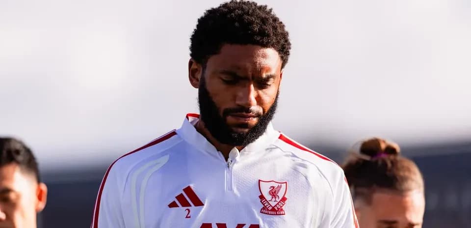 Player in Liverpool kit during team lineup