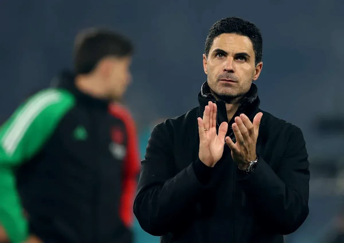 Coach applauding during a training session