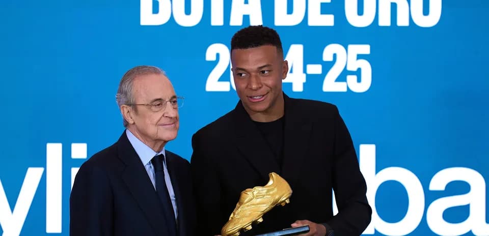 Player receiving Golden Boot award at ceremony