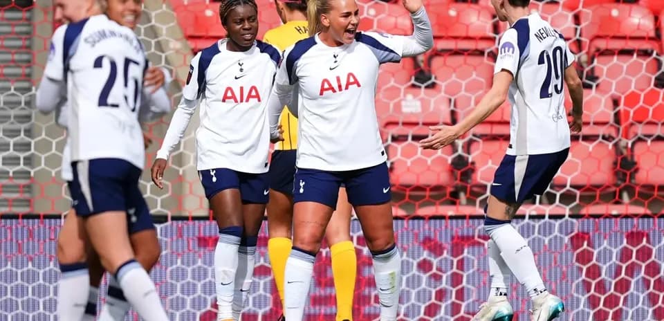 Tottenham players celebrating a goal
