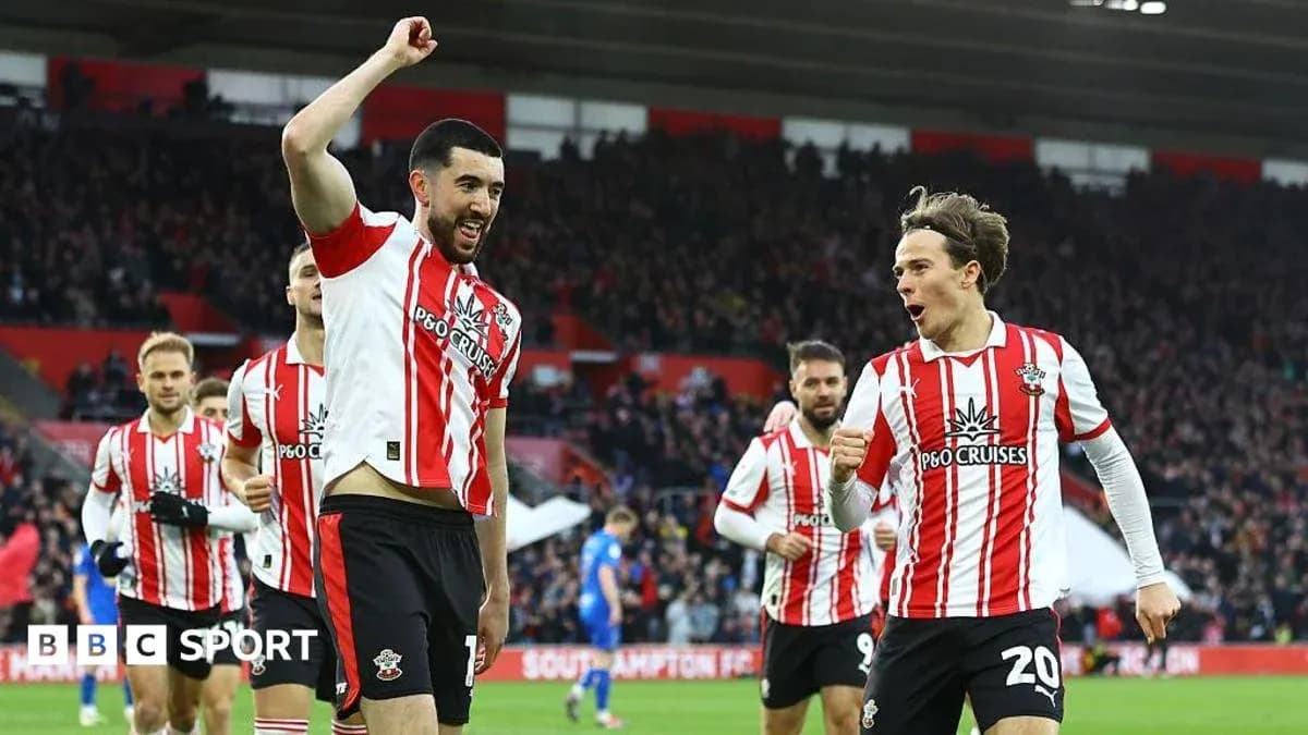 Southampton players celebrating a goal at St Mary's Stadium