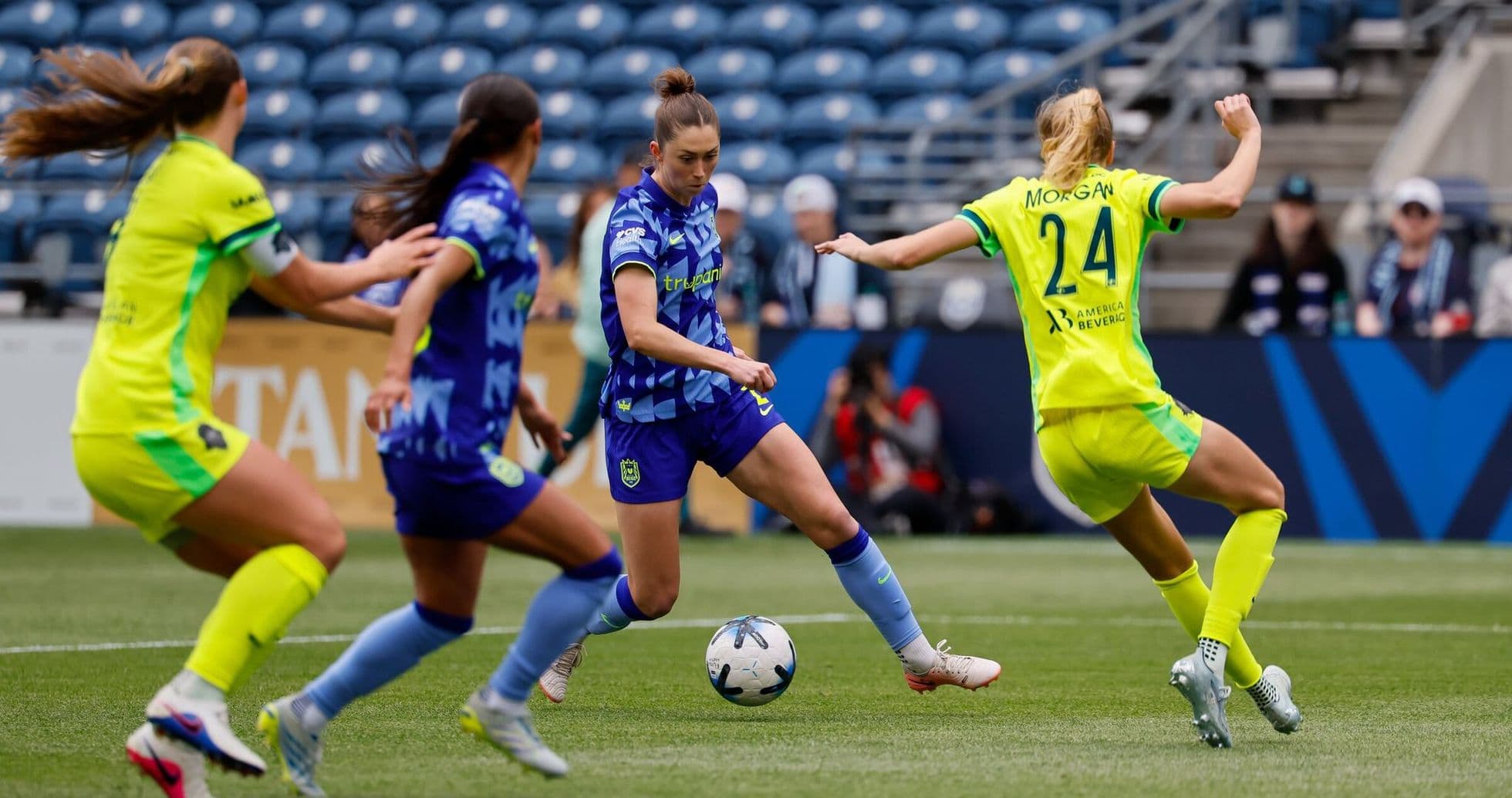 Seattle Reign FC player dribbling past defenders