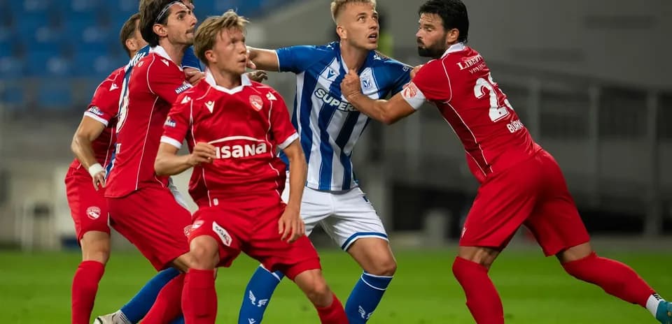 Lech Poznan players in confrontation with FC Thun