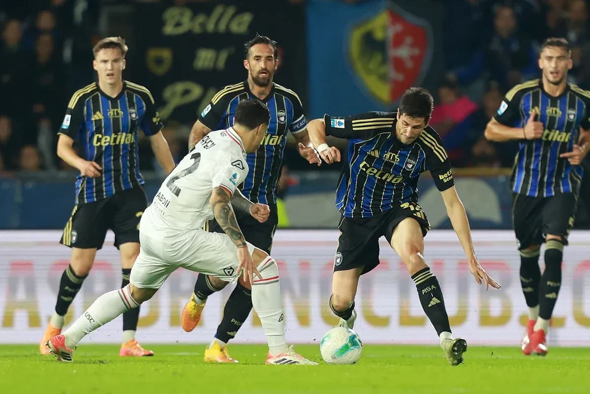 Cremonese players in action against Pisa