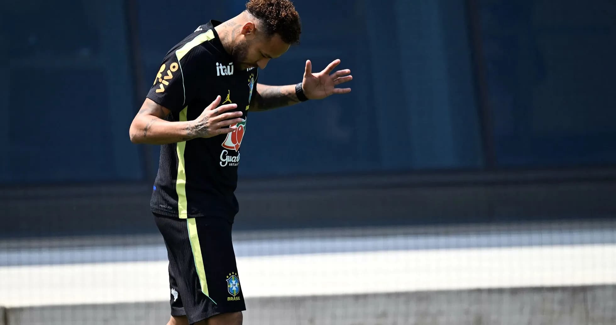 Neymar practicing during Brazil national team training