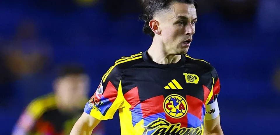 Club America player in action during match