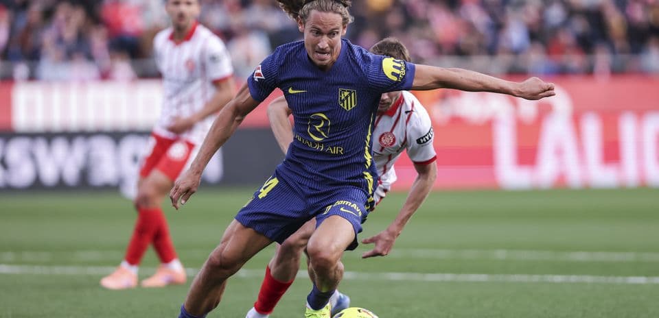 Atletico Madrid player dribbling against Girona