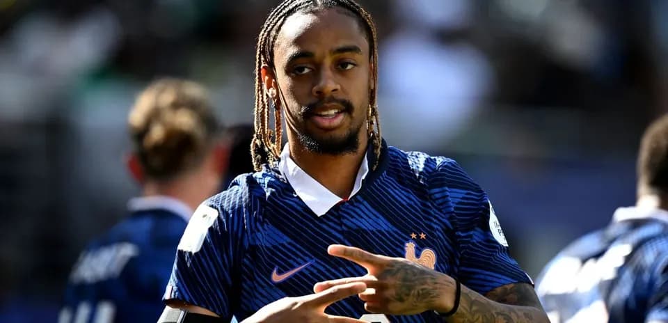 Player warming up in France national team jersey