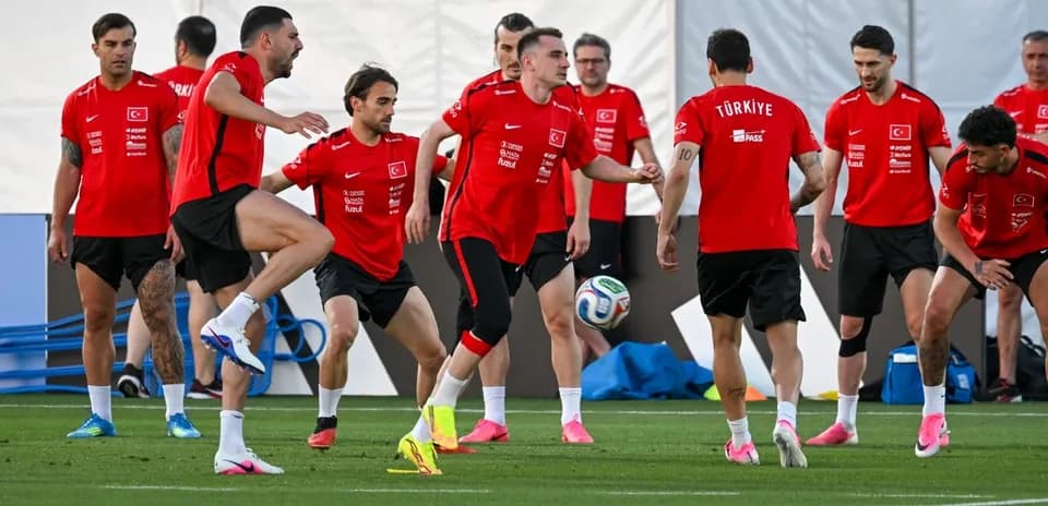 Türkiye team practicing before World Cup match