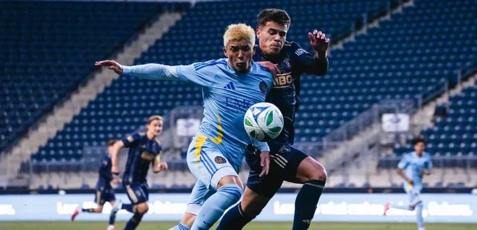 Philadelphia Union II player challenges Atlanta United II opponent