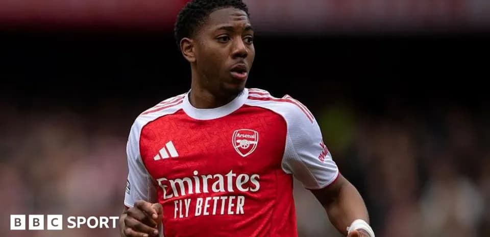 Arsenal player running on the pitch during match