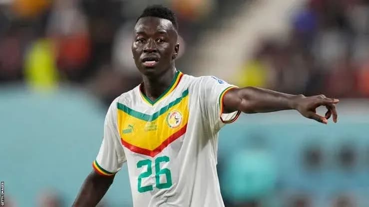 Player in Senegal jersey directing teammates during match