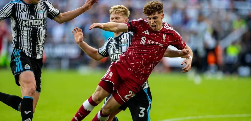Newcastle and Liverpool players contesting for the ball