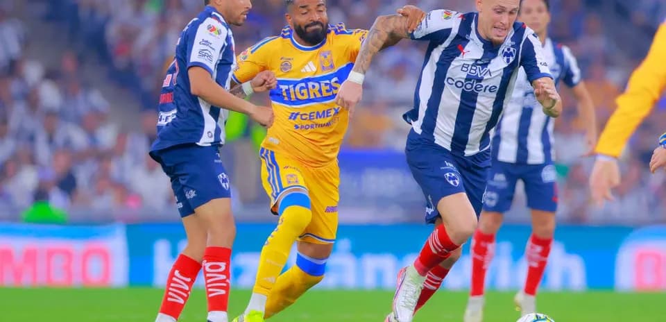 Players competing for the ball in Liga MX match