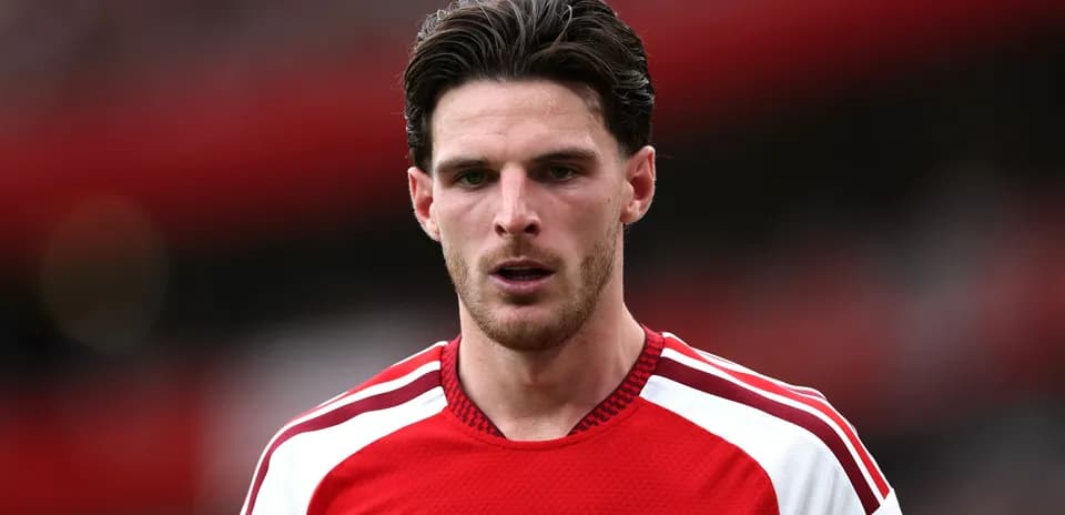 Player in Arsenal jersey during match preparation