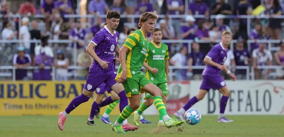 Players competing during Brooklyn vs Tampa Bay match