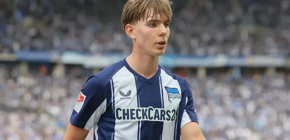 Player wearing Hertha BSC jersey on field