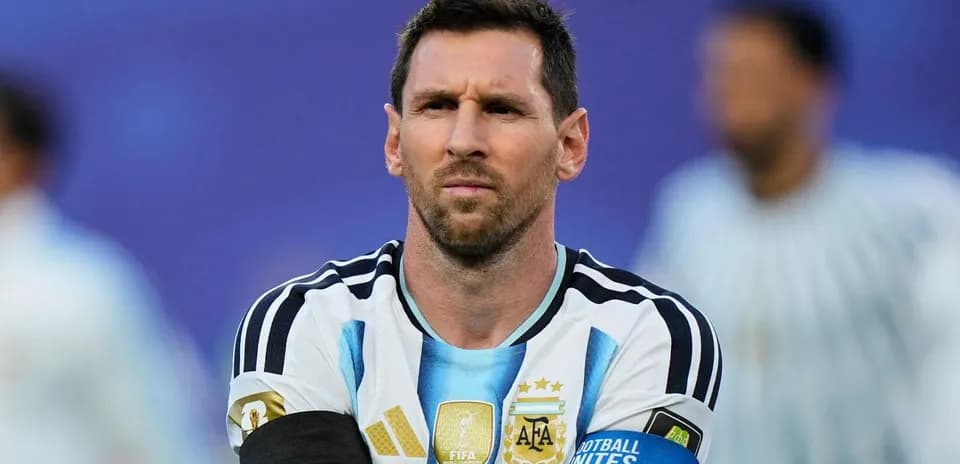 Lionel Messi in Argentina jersey during match