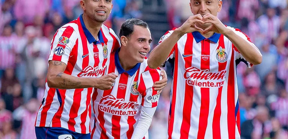 Chivas players celebrating a goal during match