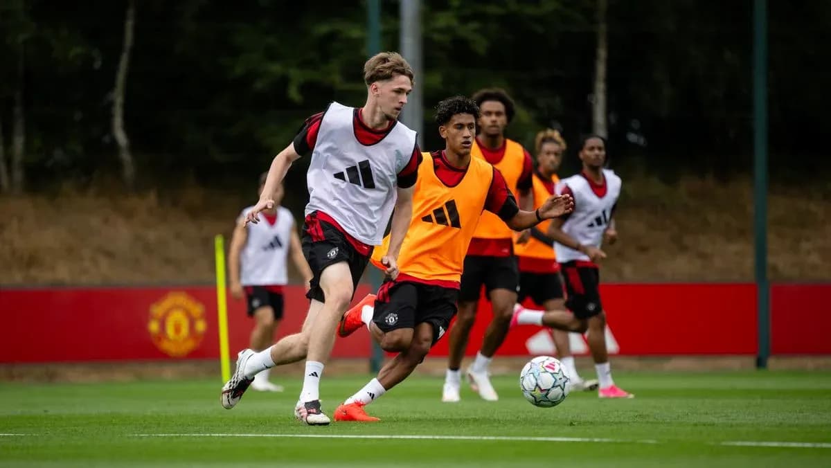 Players training during Manchester United practice session