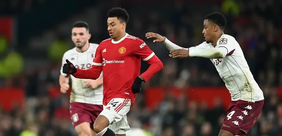 Manchester United player running with ball during match