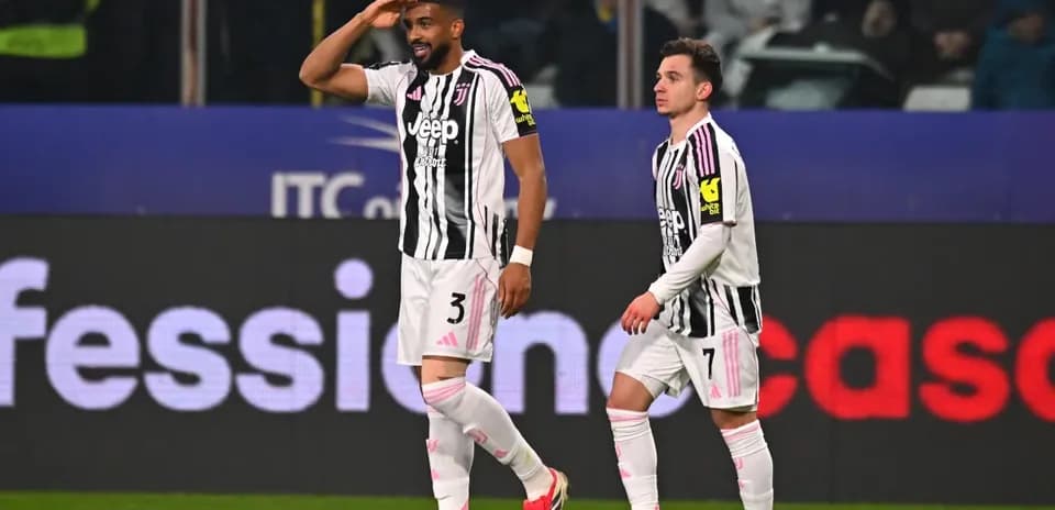 Juventus players celebrating during match against Parma