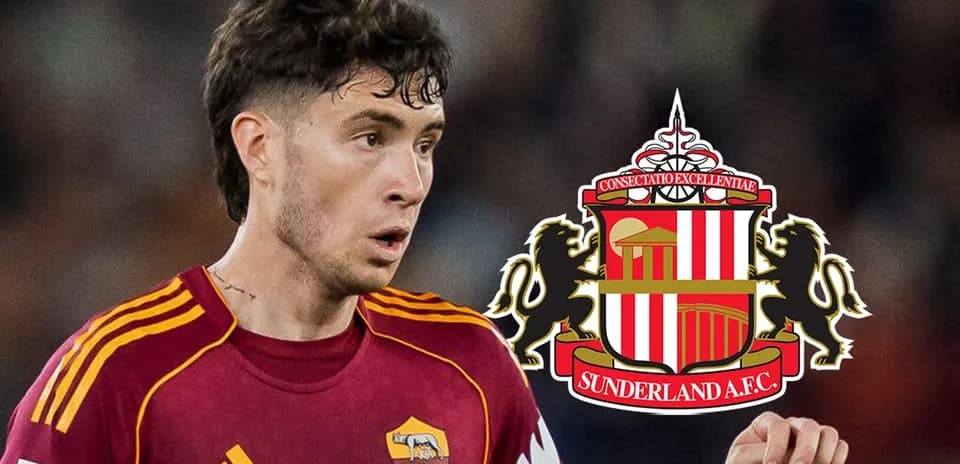 Player in Roma kit with Sunderland AFC logo