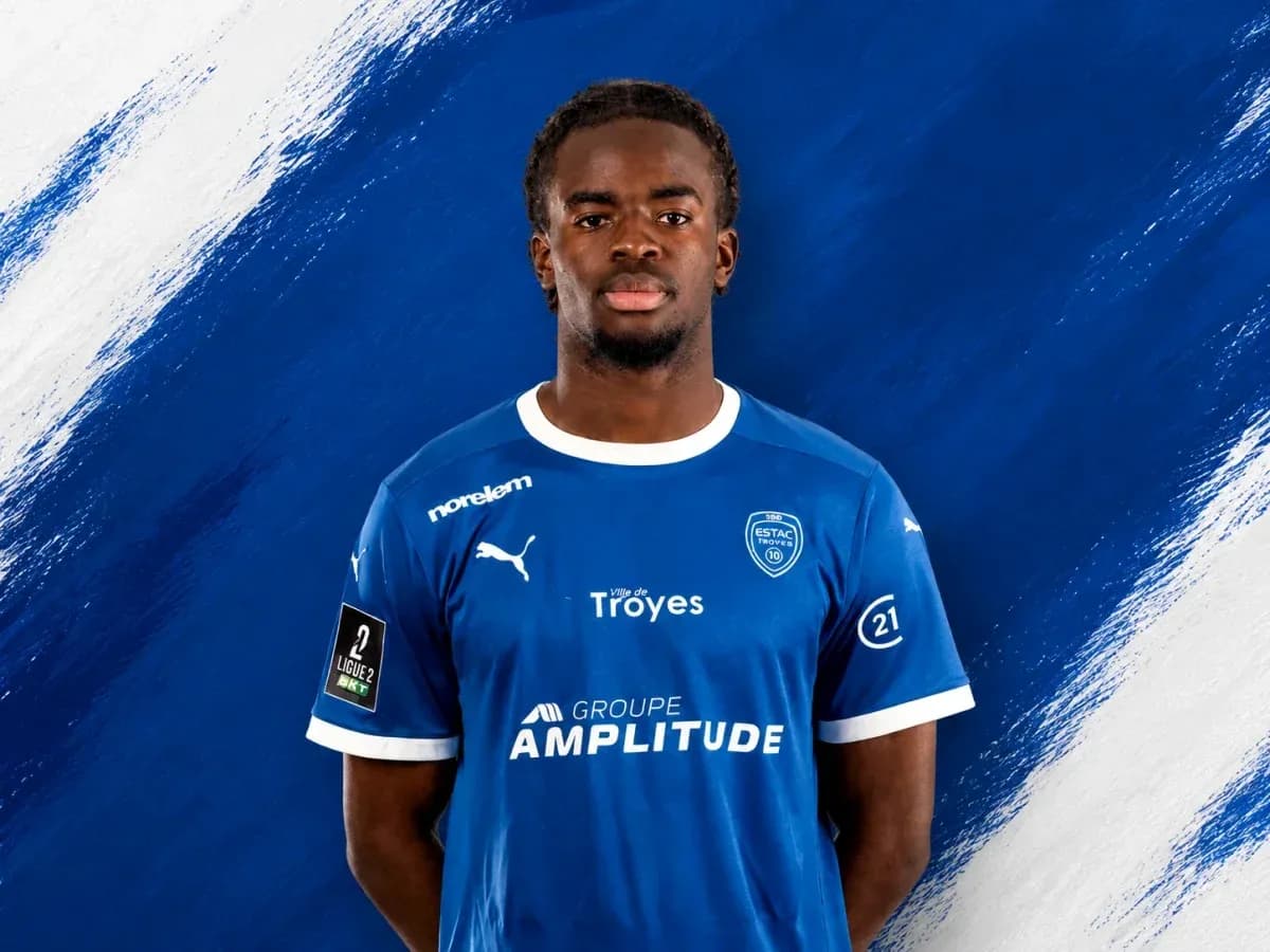 Player posing in blue ESTAC Troyes jersey