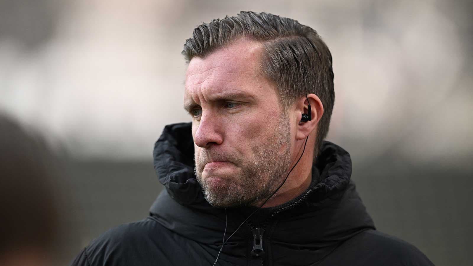 Coach with earpiece during training session