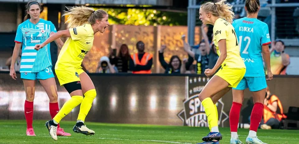 Players celebrating during Chicago Red Stars match