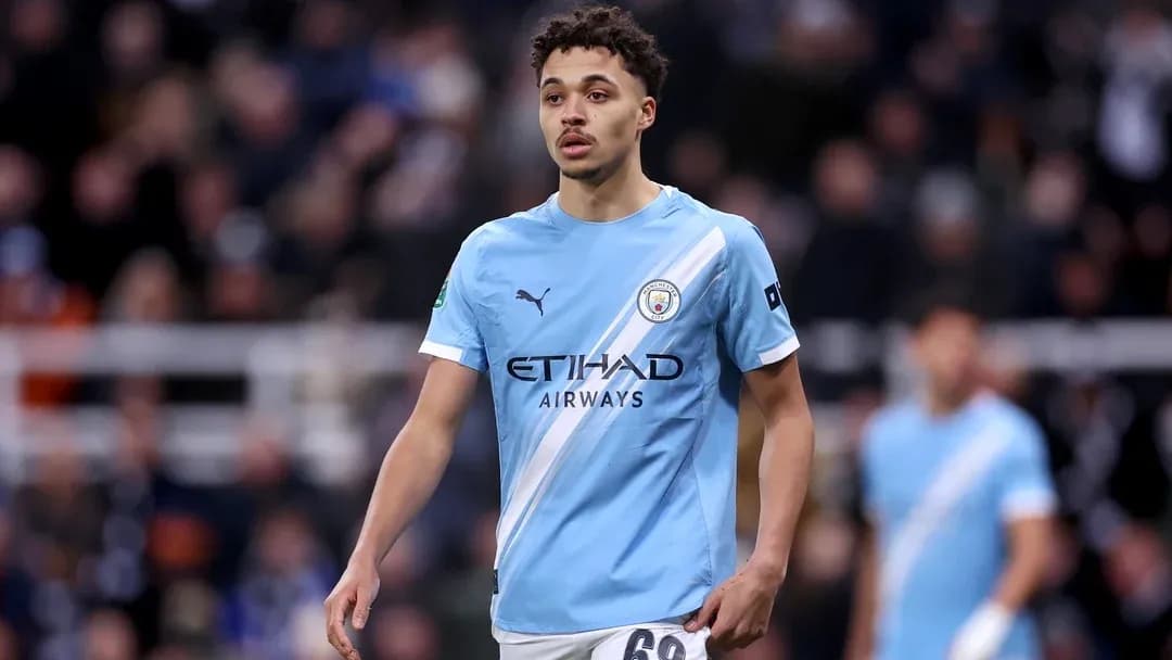 Player in Manchester City kit during match
