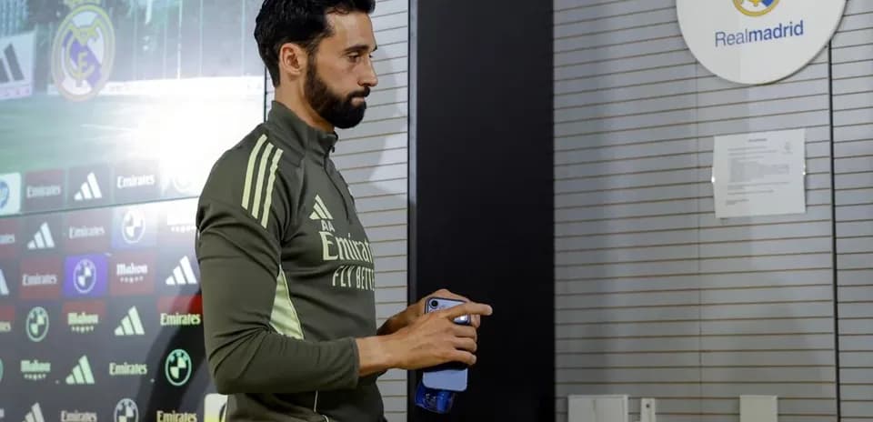 Player entering press area with water bottle