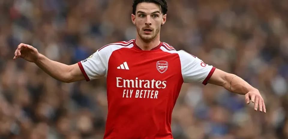 Player in Arsenal jersey during match action