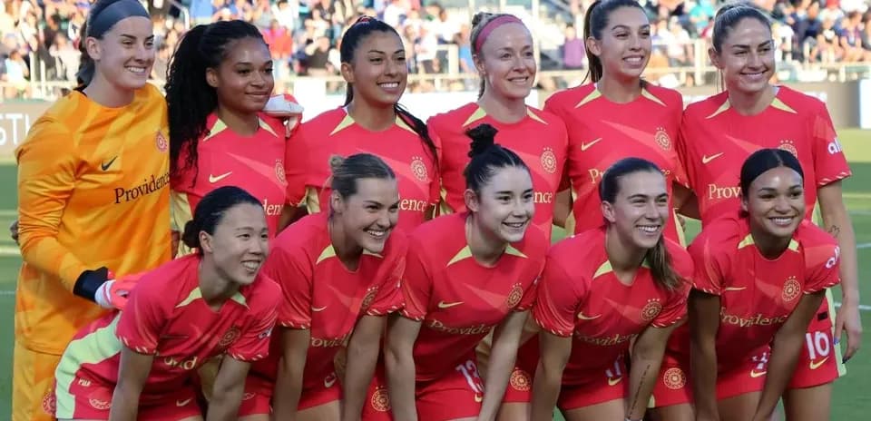Portland Thorns W team photo before match