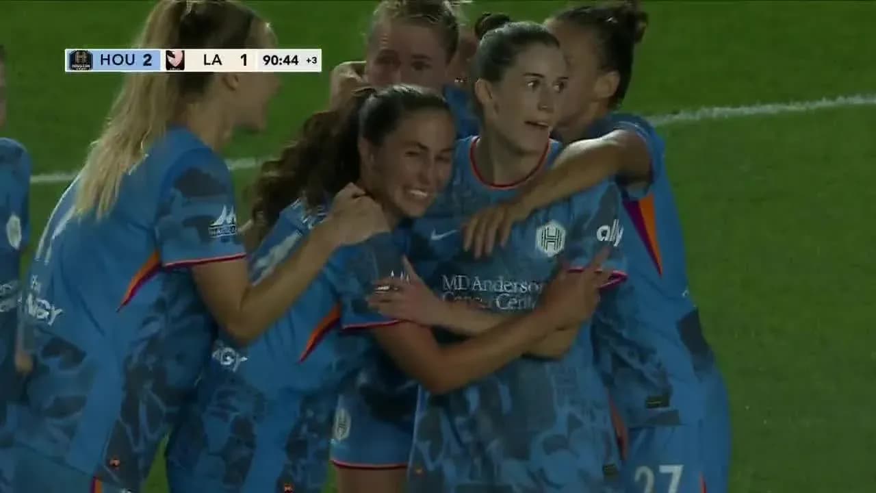 Houston Dash players celebrating a goal