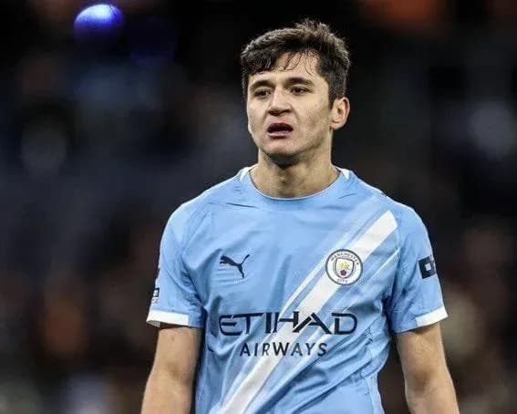 Player in Manchester City kit during match