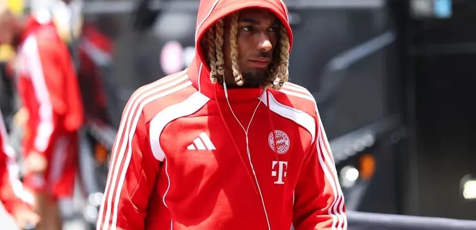 Player in red Bayern Munich tracksuit arriving at venue
