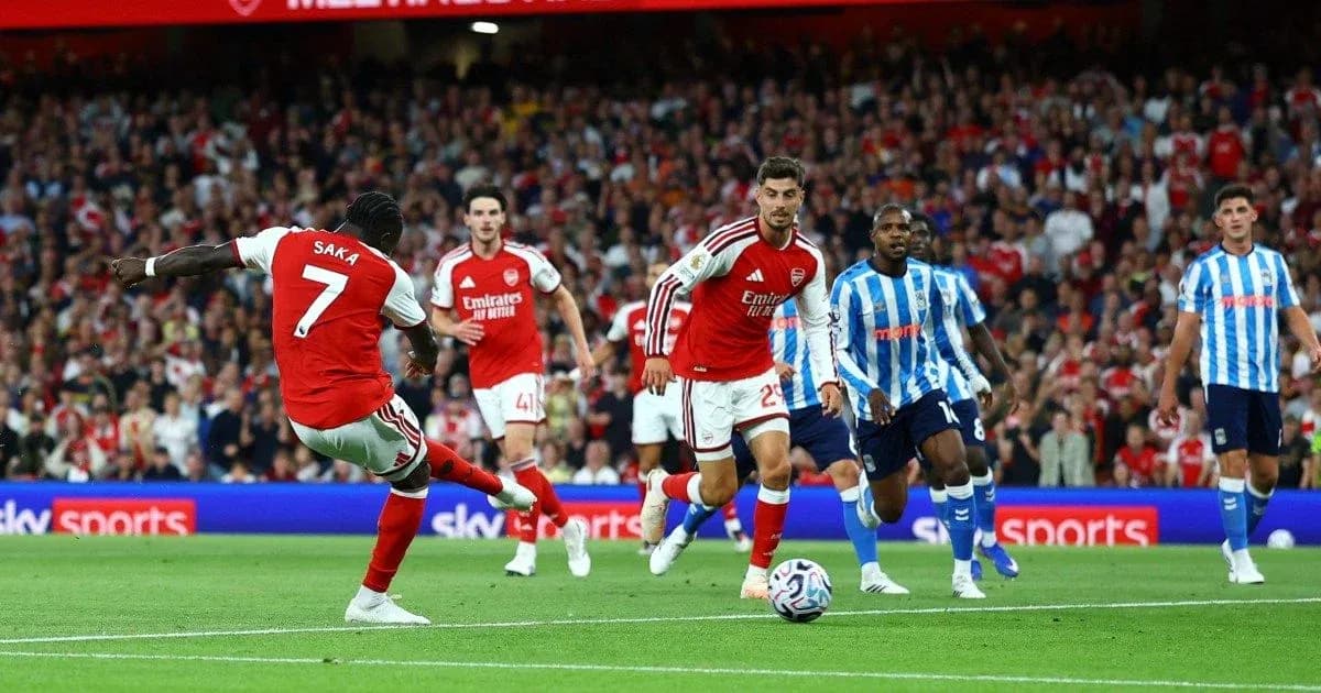 Saka taking a shot on goal during match
