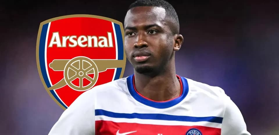Player wearing PSG jersey with Arsenal logo background