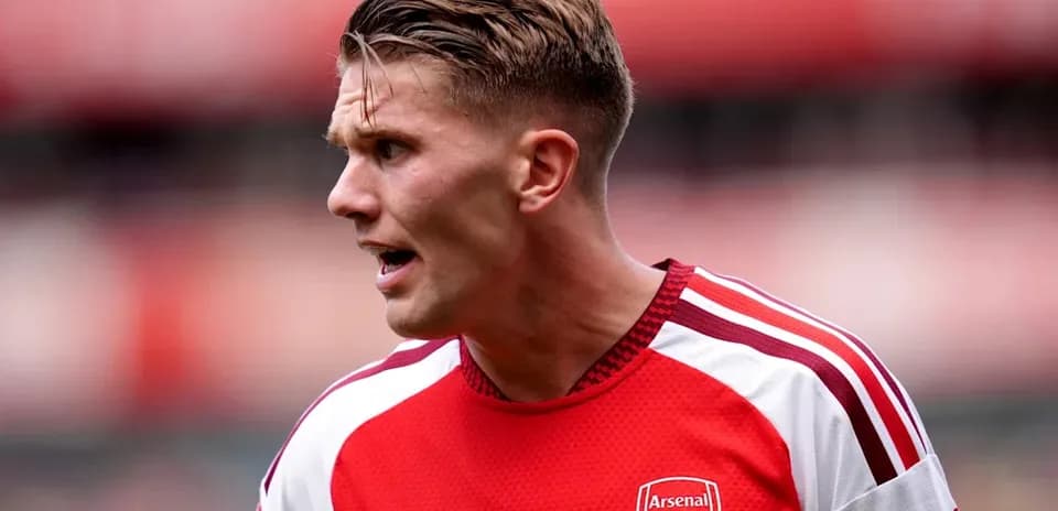 Player in Arsenal jersey during match action