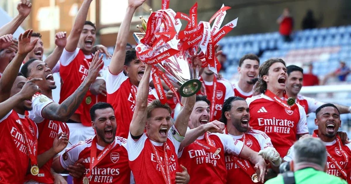 Arsenal players celebrating Premier League trophy victory