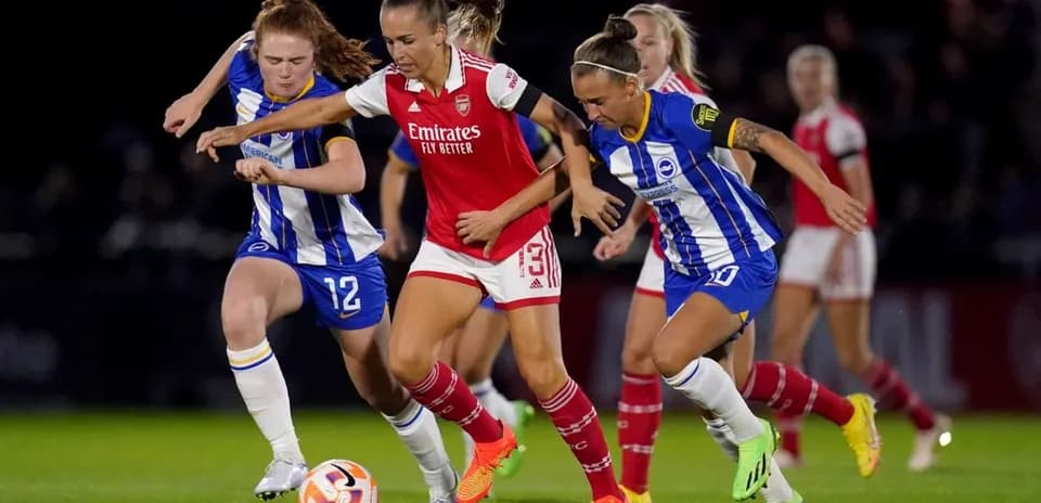 Brighton W players challenging Arsenal W player for ball