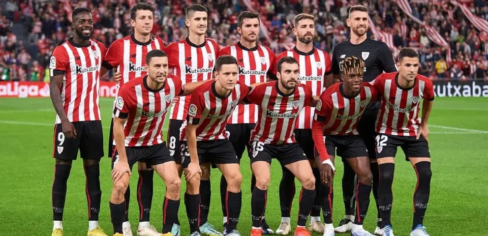 Athletic Club players posing for team photo