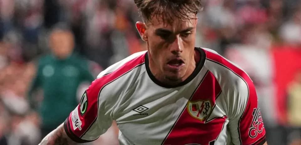 Player in Rayo Vallecano kit running during match