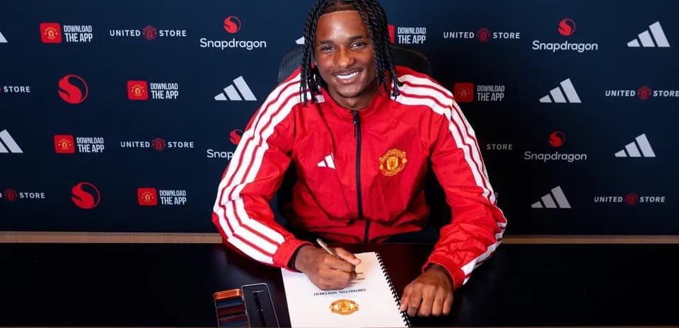 Player signing contract at Manchester United event