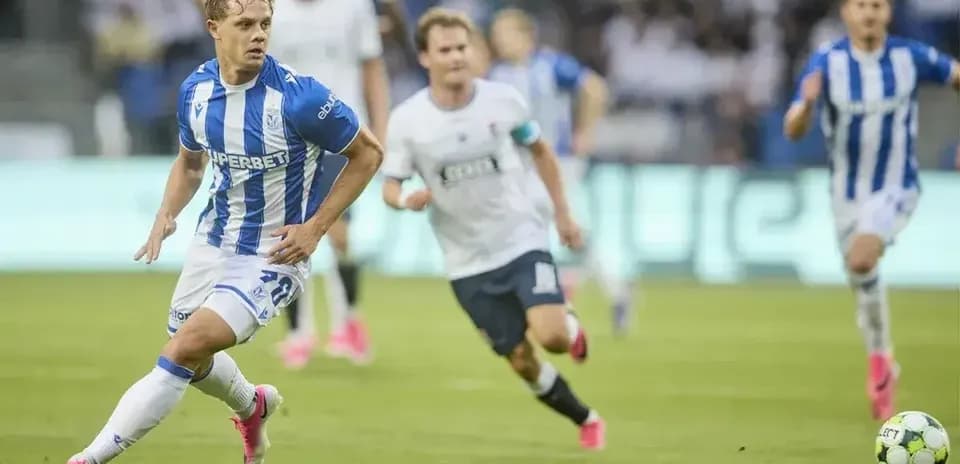 Lech Poznan player dribbling the ball during match