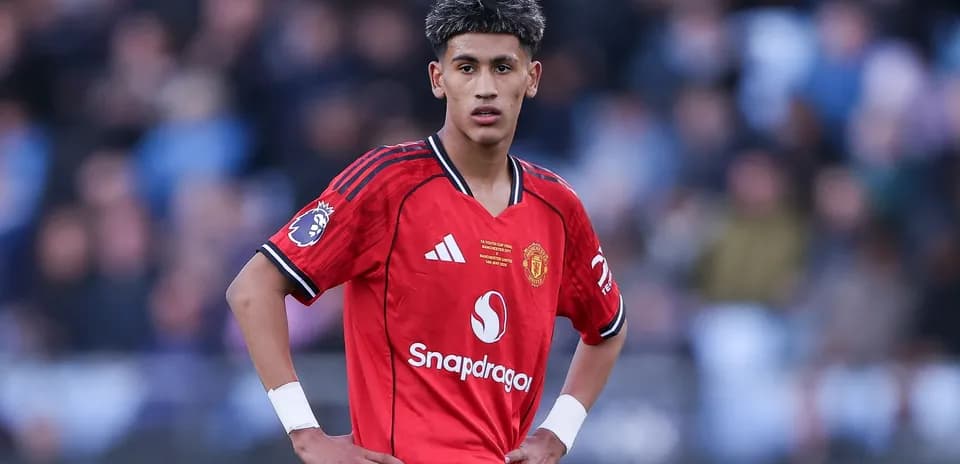 Player in Manchester United kit during match